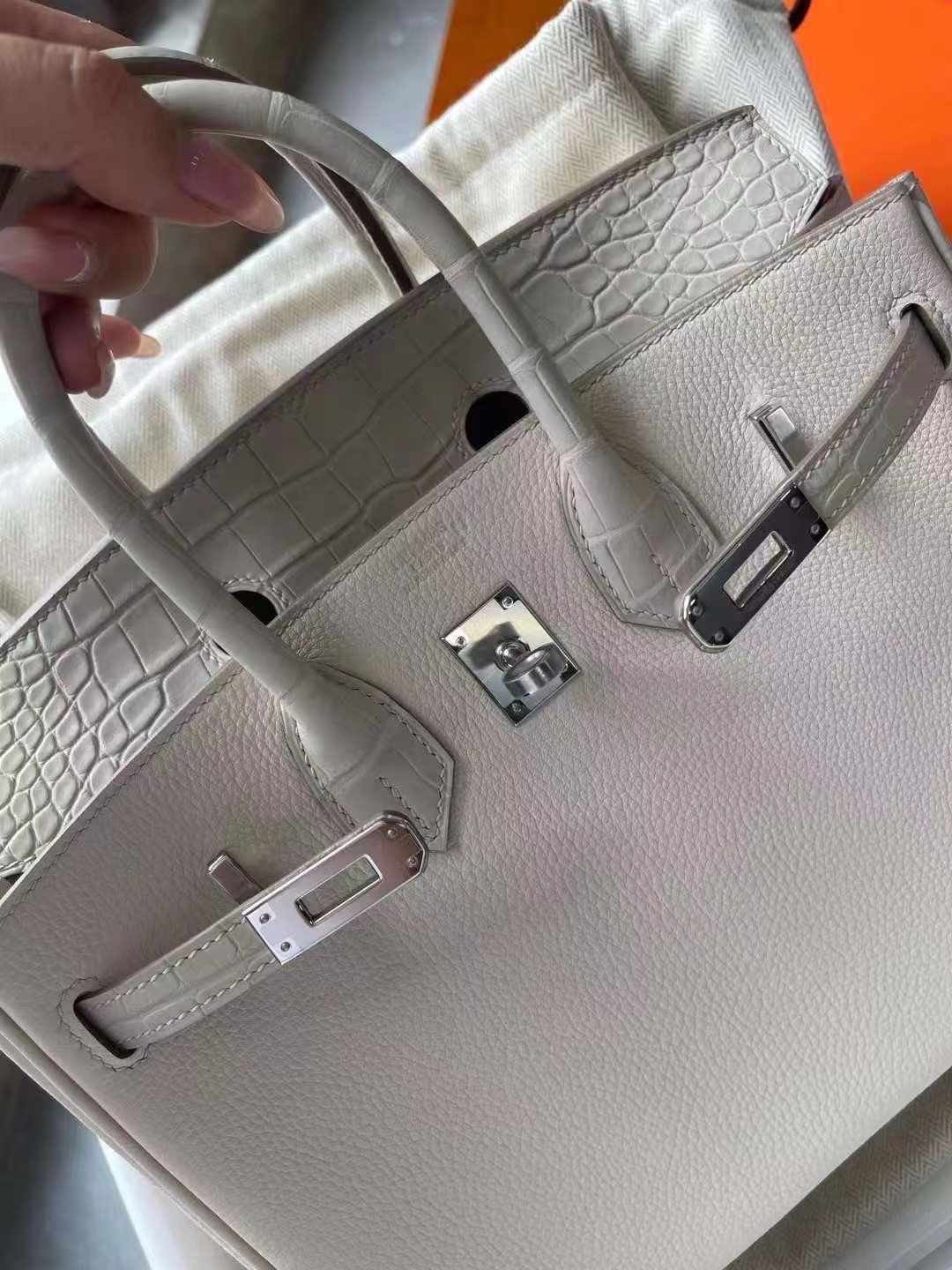 에르메스 버킨백25 화이트 은장 악어가죽 핸들